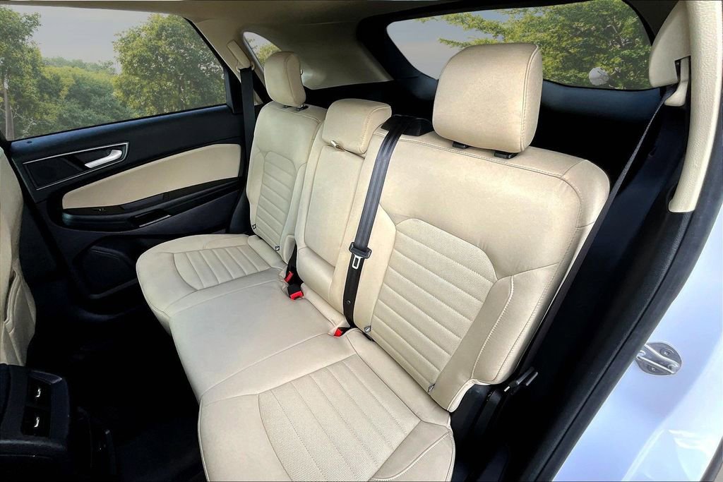Certified 2020 Ford Edge SE image 25