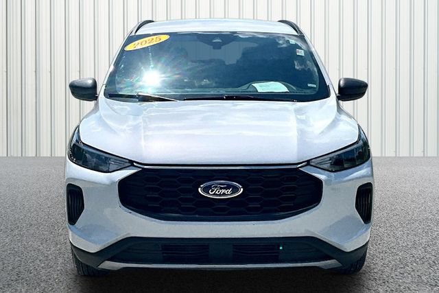 Used 2025 Ford Escape ST-Line FWD image 3