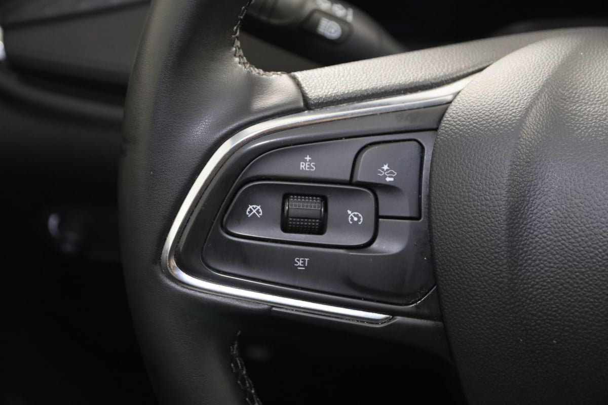 Used 2025 Buick Encore GX Sport Touring AWD/4WD image 31