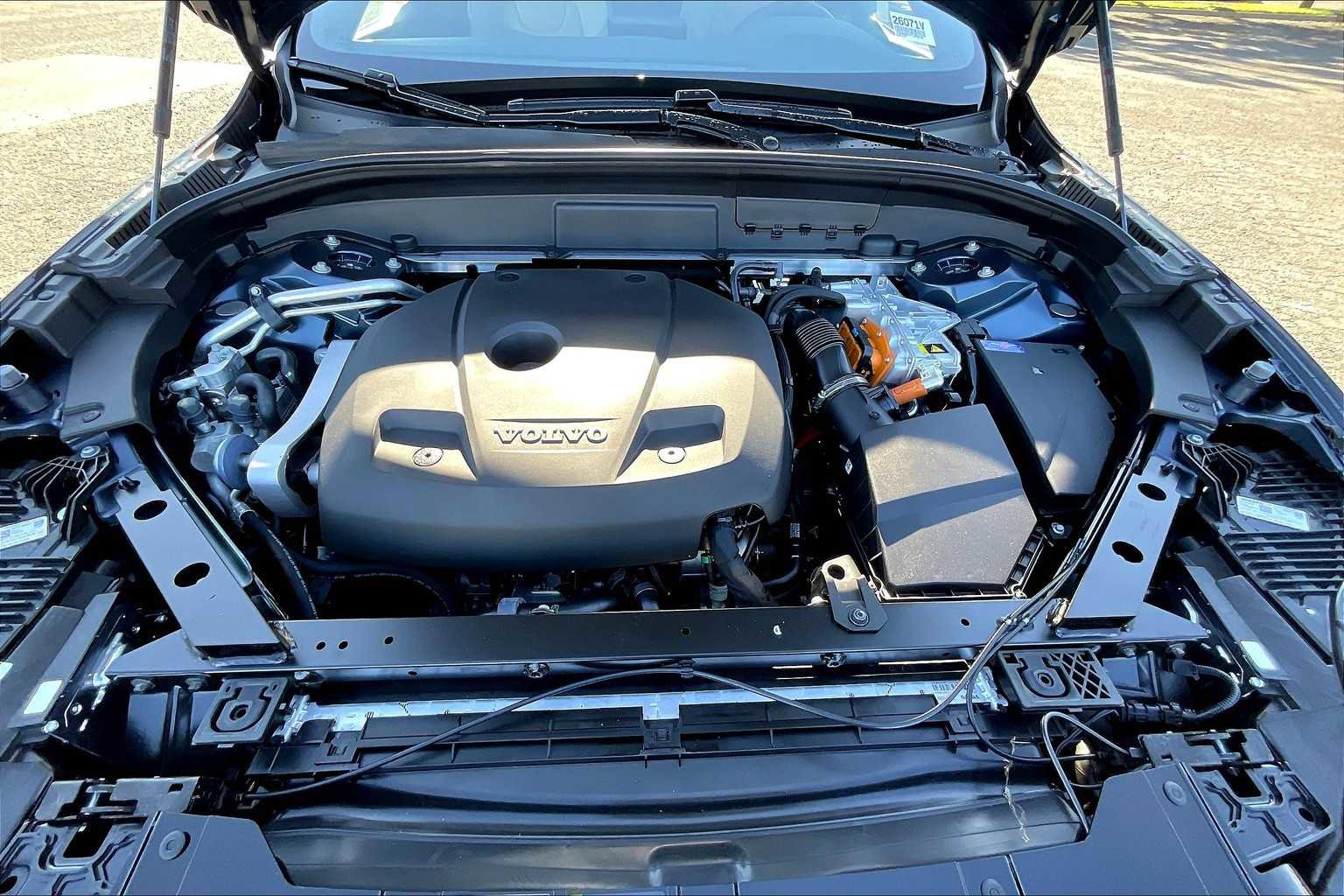 New 2026 Volvo XC60 T8 Plus w/ Climate Package image 13