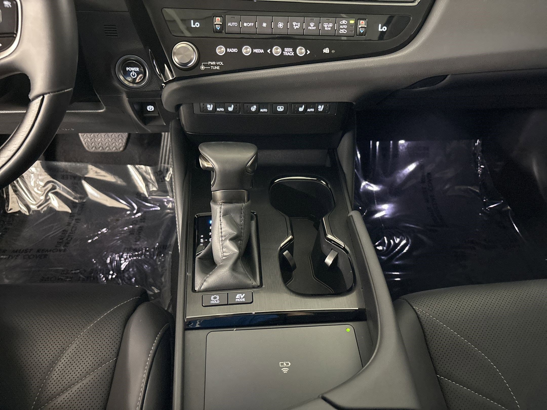 Used 2025 Lexus ES 300h w/ Luxury Package FWD image 19