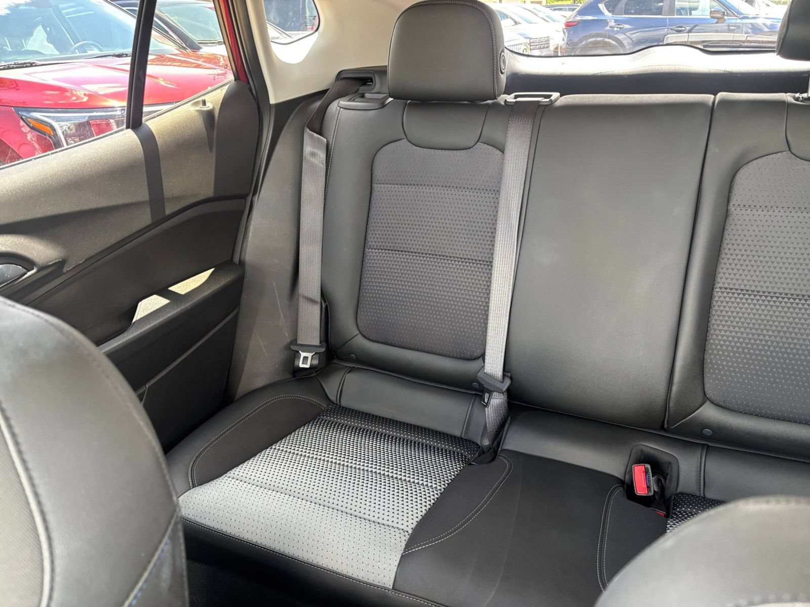Used 2025 Chevrolet Trax LT FWD image 38