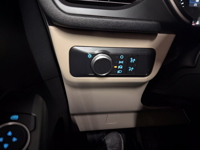 Used 2021 Ford Escape SE w/ Cold Weather Package FWD image 21