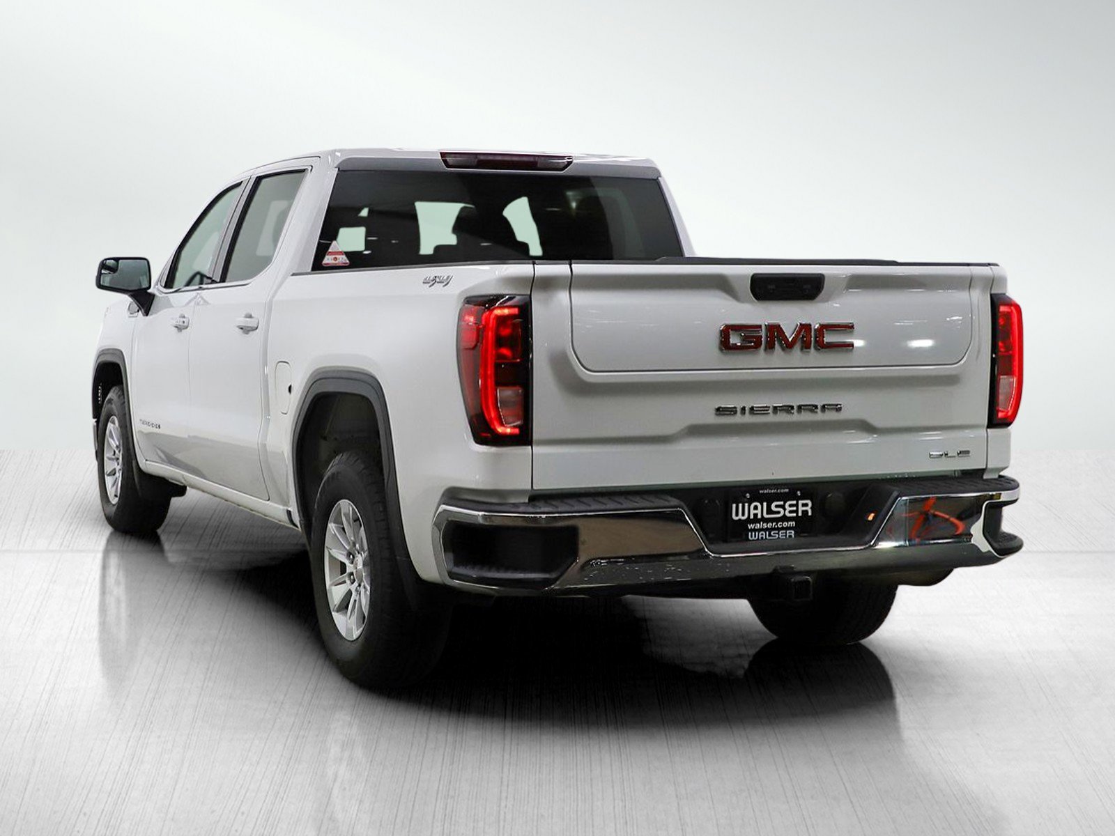 Used 2023 GMC Sierra 1500 SLE image 3