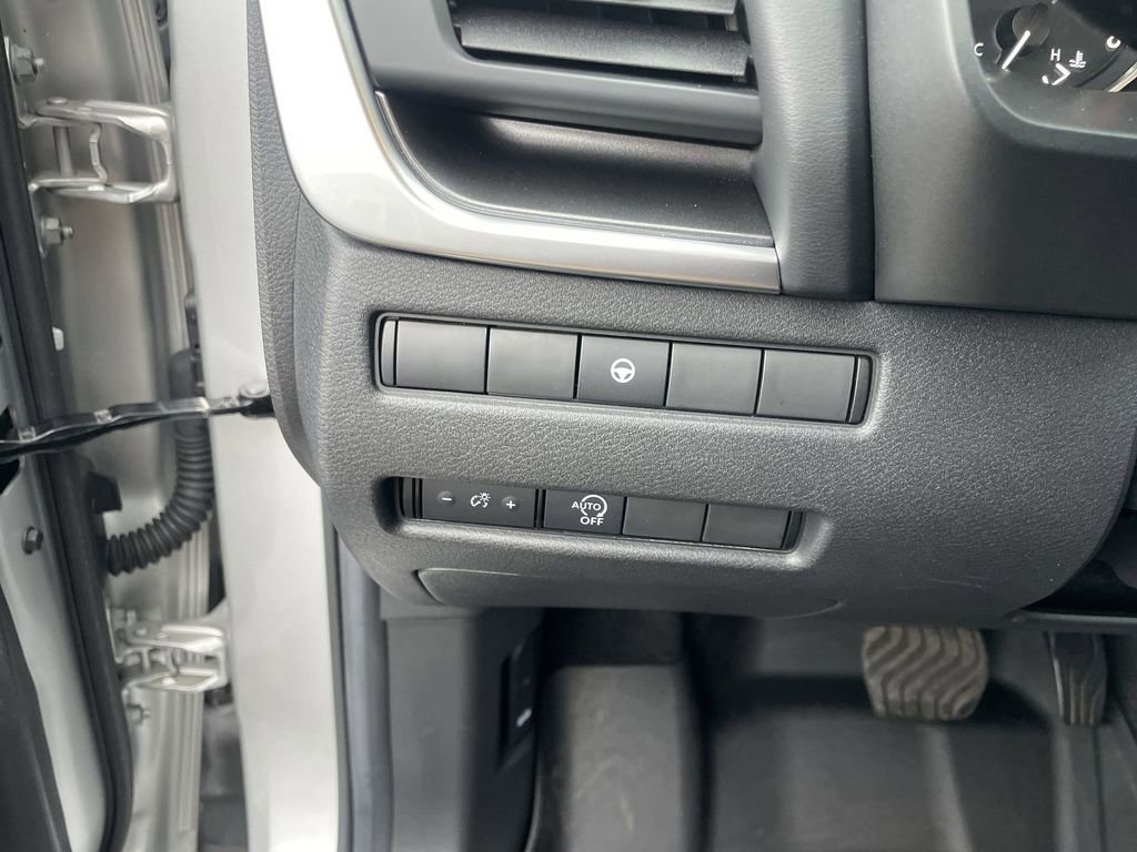 Used 2023 Nissan Rogue SV image 17