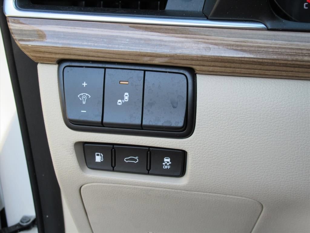 Used 2017 Kia Cadenza Premium w/ Luxury Package image 20