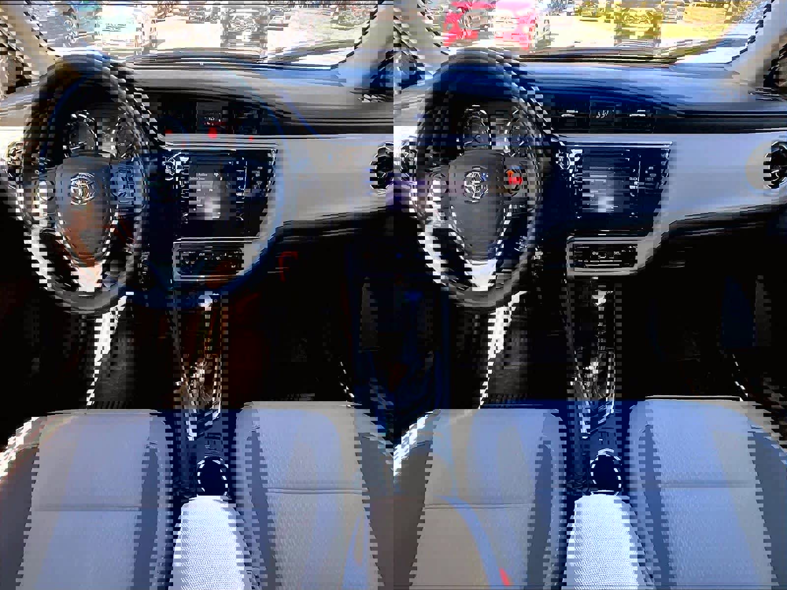 Used 2018 Toyota Corolla LE image 21