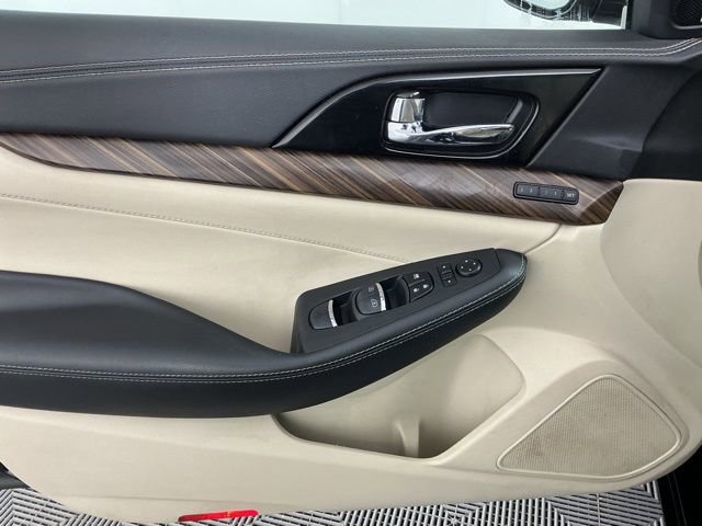 Used 2017 Nissan Maxima Platinum w/ Medallion Package FWD image 7