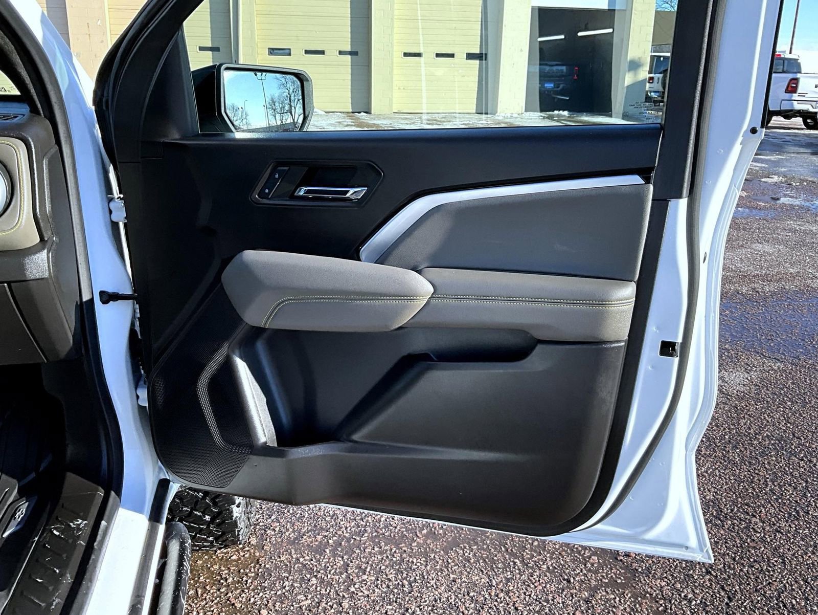 Used 2024 Chevrolet Colorado ZR2 w/ Technology Package image 17