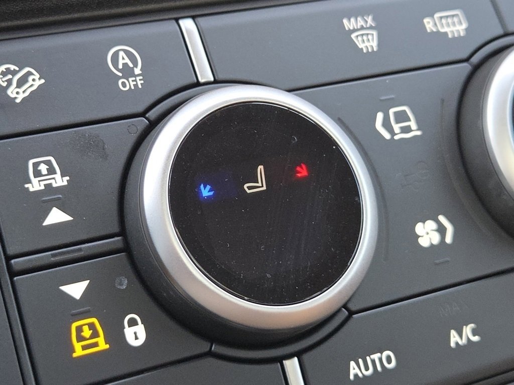 Used 2024 Land Rover Defender 110 X-Dynamic SE image 12