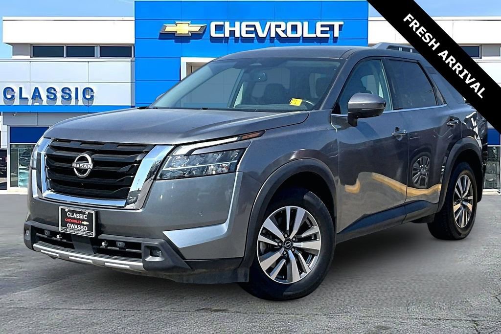 Used 2022 Nissan Pathfinder SL AWD/4WD image 3
