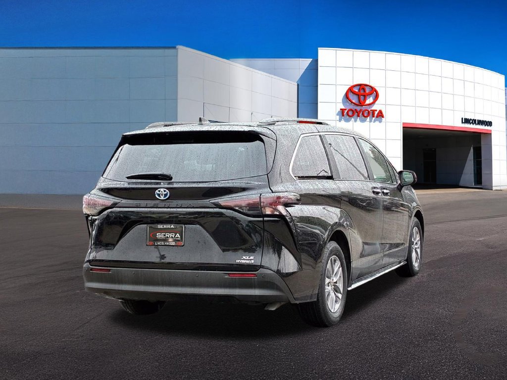 Used 2023 Toyota Sienna XLE FWD image 10