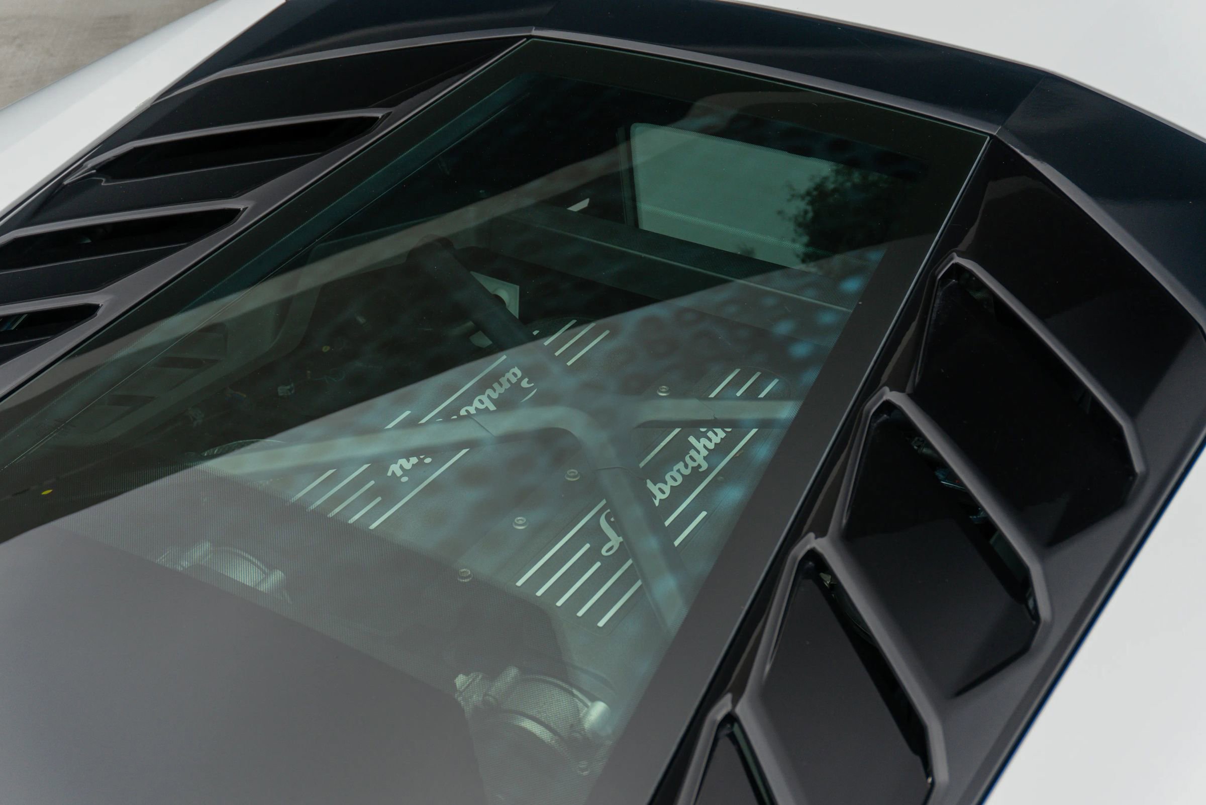 Used 2020 Lamborghini Huracan EVO image 38