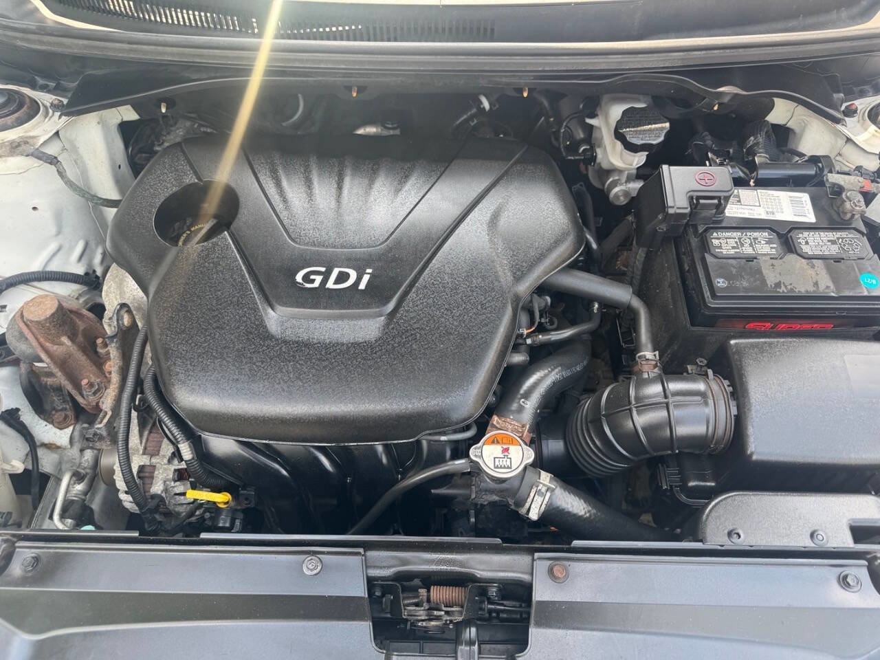 Used 2017 Hyundai Veloster FWD image 8