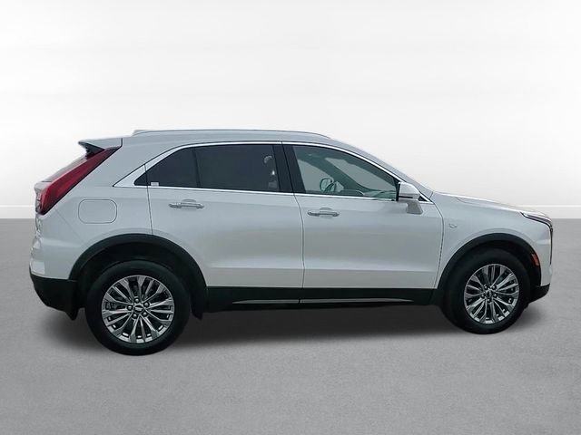 Used 2024 Cadillac XT4 Premium Luxury image 3