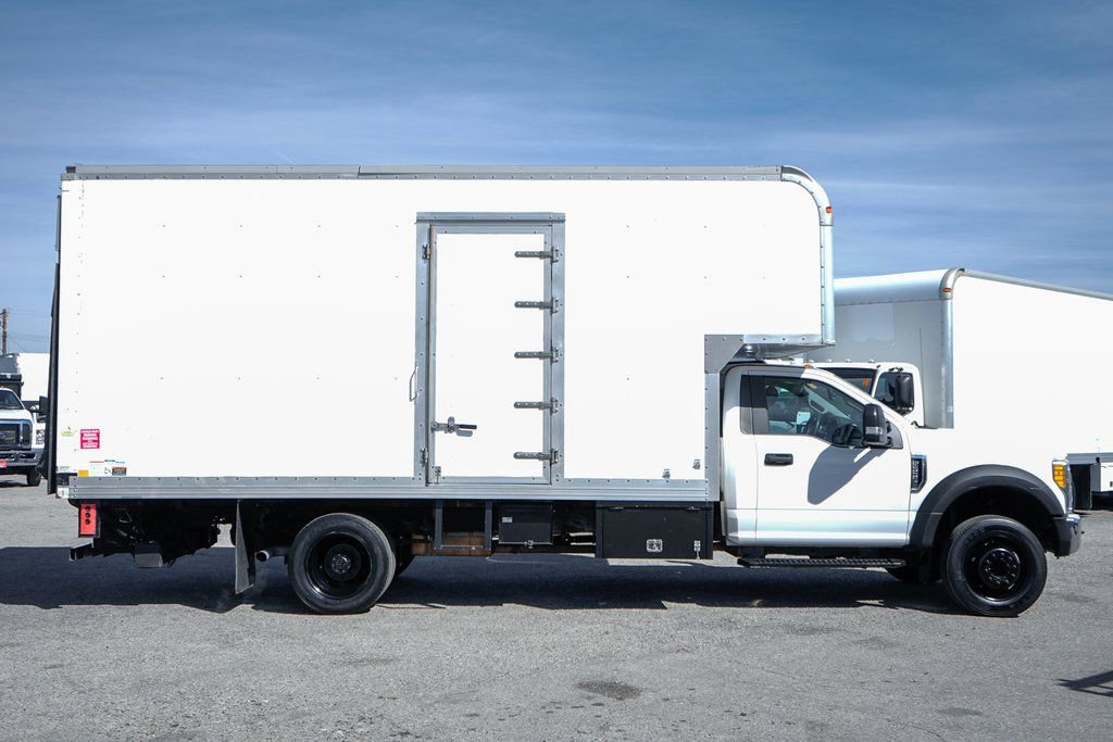 Used 2017 Ford F550 2WD Regular Cab Super Duty image 16