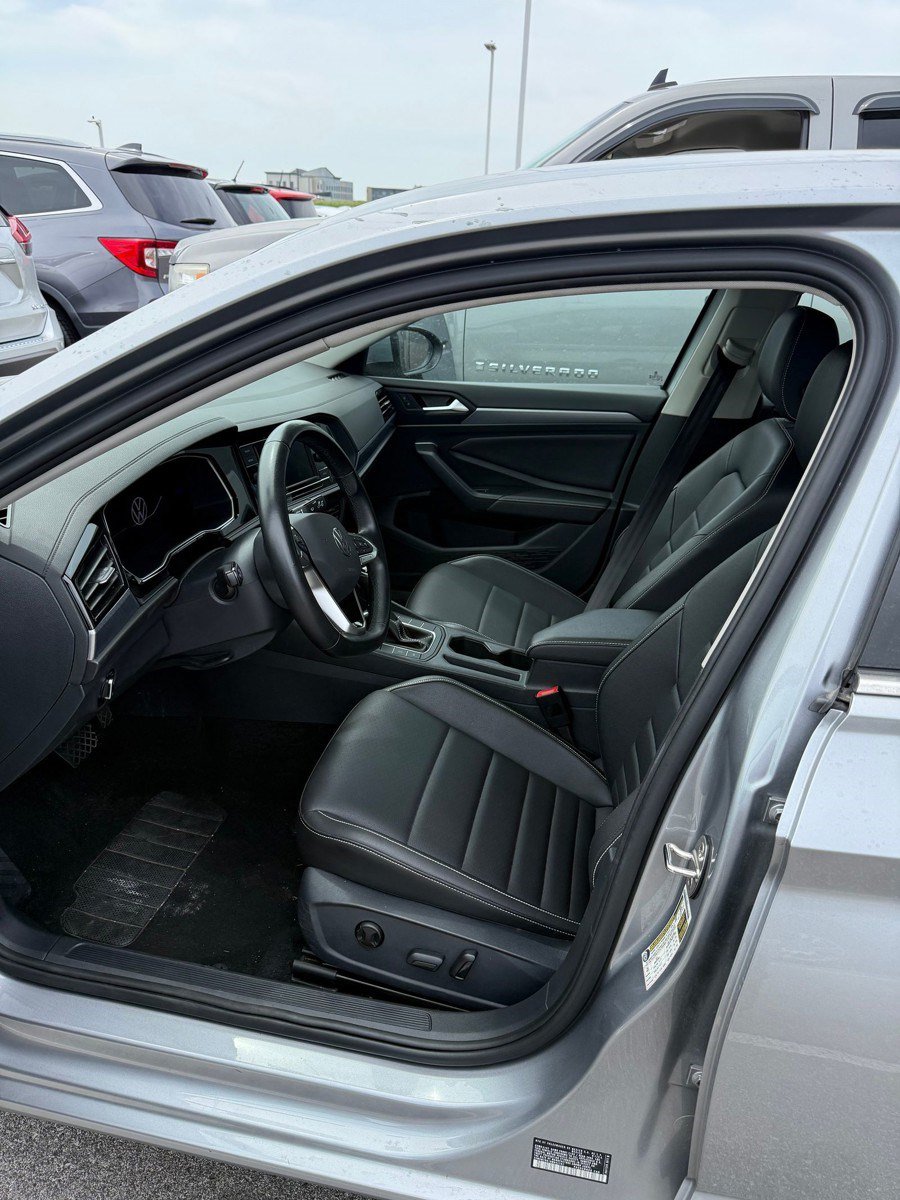 Used 2024 Volkswagen Jetta SE FWD image 8