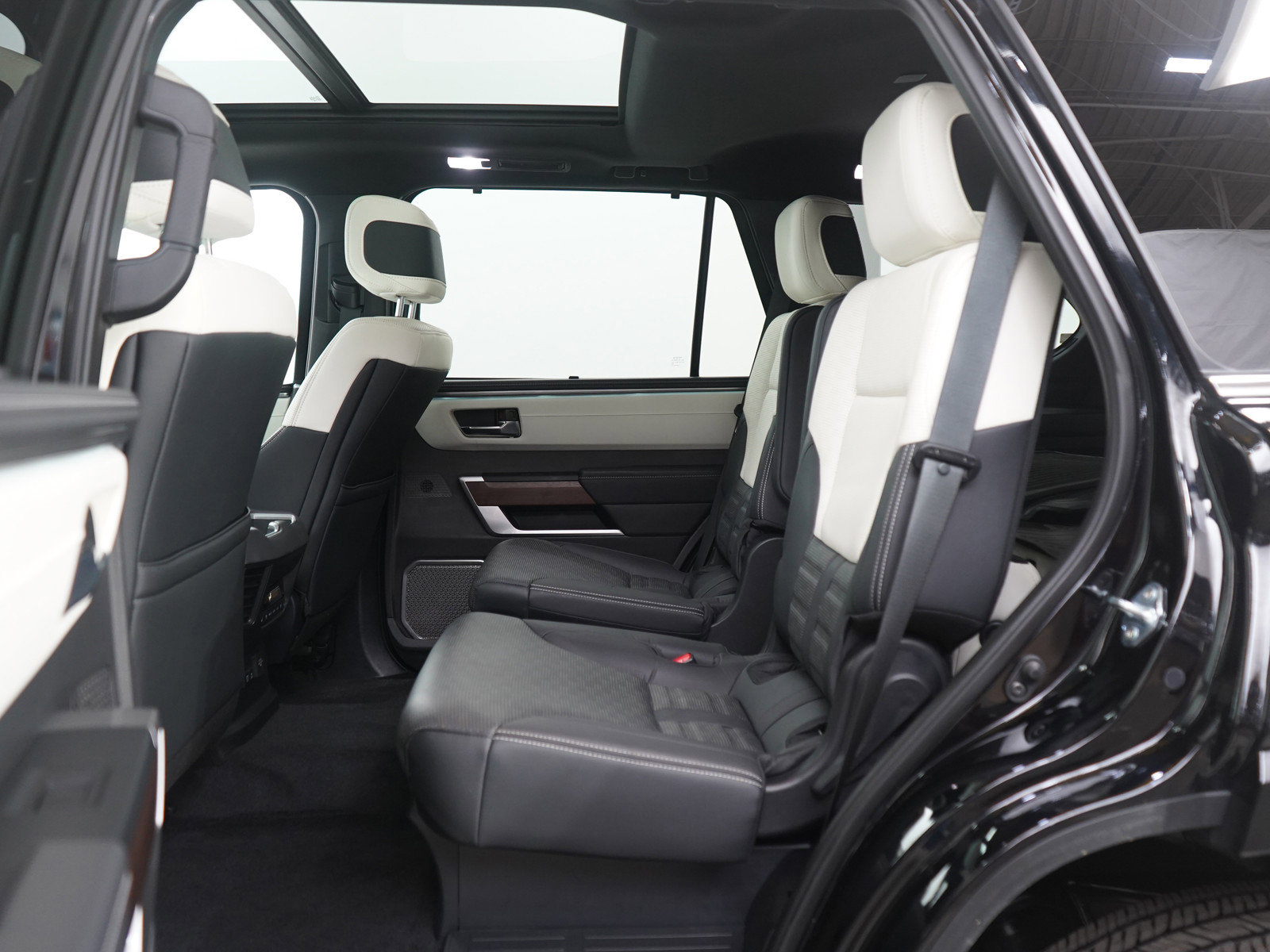 Used 2025 Toyota Sequoia Capstone image 23