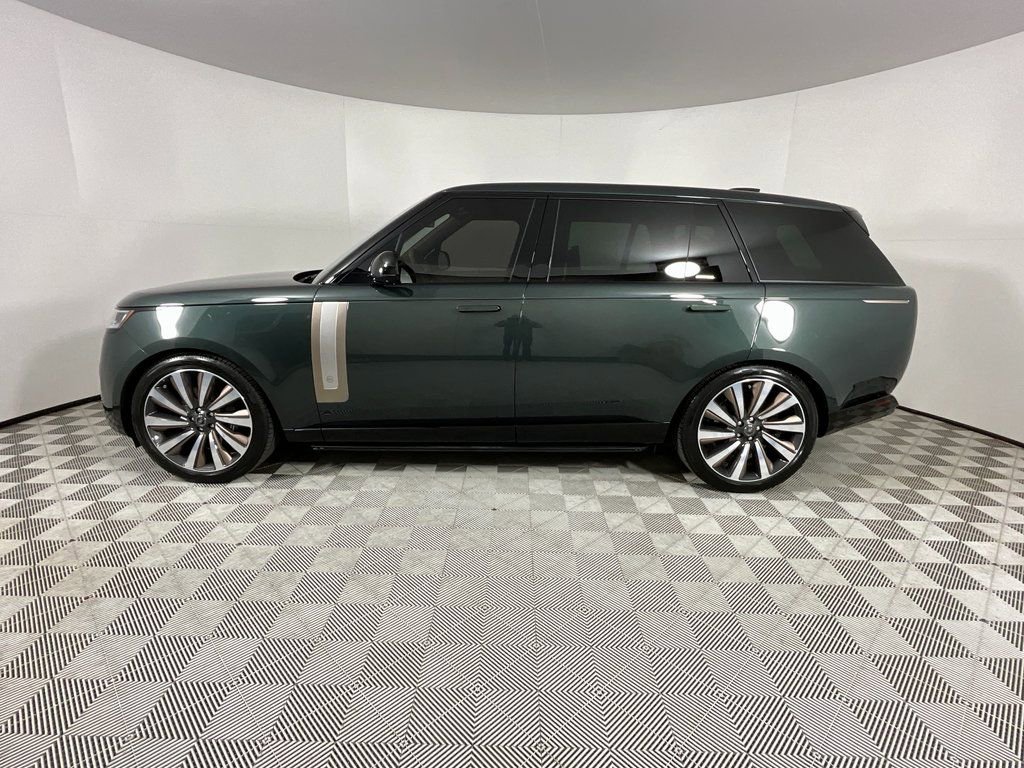 Used 2025 Land Rover Range Rover SV image 2
