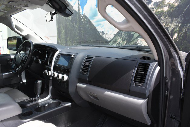 Used 2020 Toyota Sequoia SR5 AWD/4WD image 25
