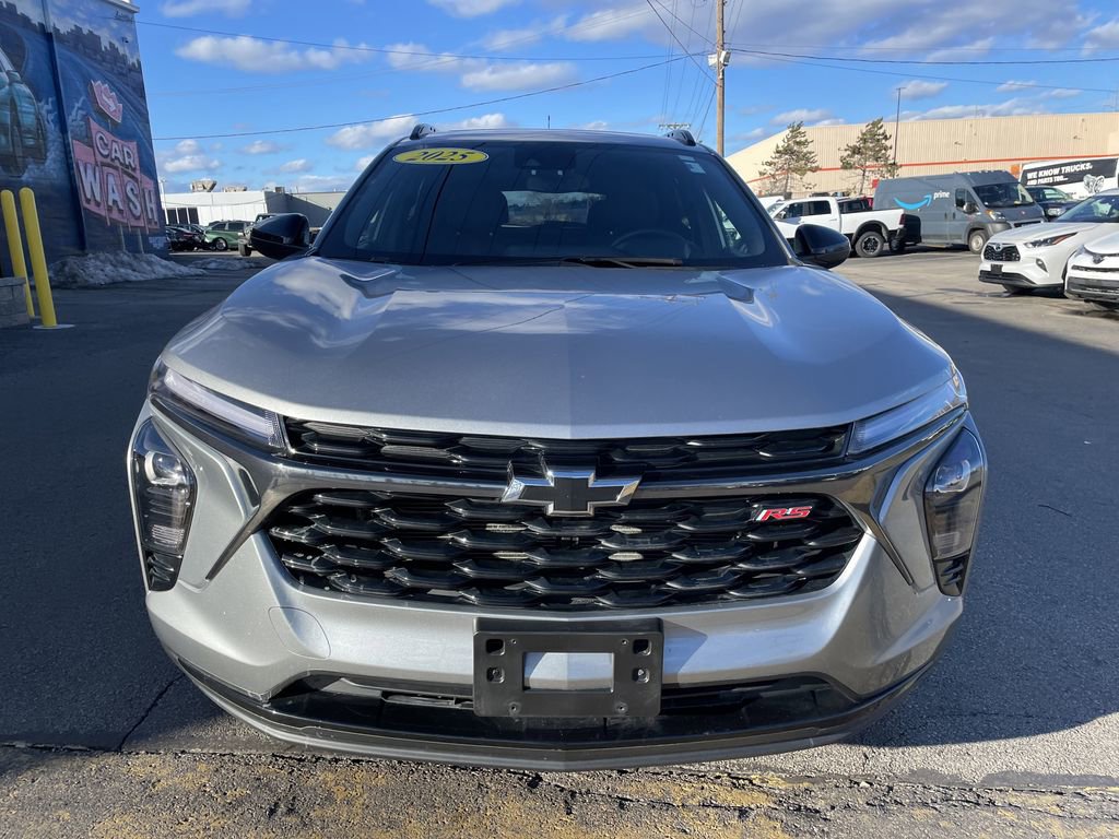 Used 2025 Chevrolet Trax RS w/ Sunroof Package image 5