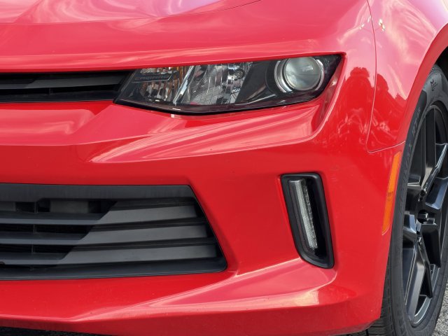 Used 2018 Chevrolet Camaro LT RWD image 9