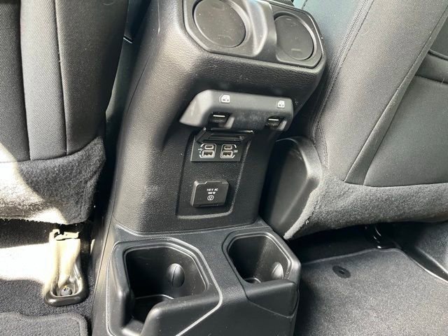 Used 2020 Jeep Wrangler Unlimited Sahara w/ Uconnect 4C Nav & Sound Group AWD/4WD image 29