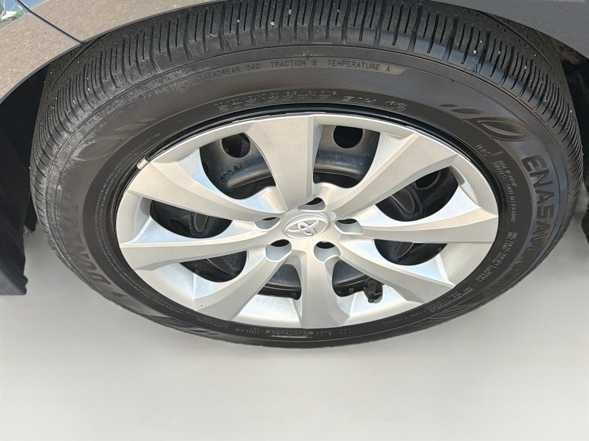 Used 2025 Toyota Corolla LE FWD image 11
