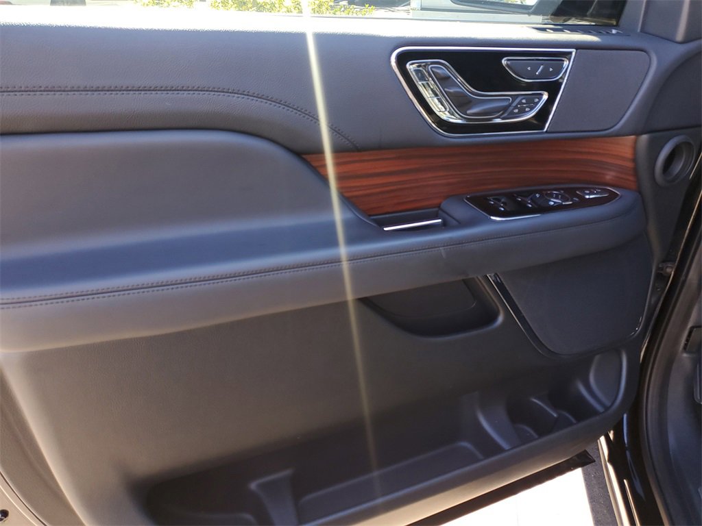 Certified 2024 Lincoln Navigator Reserve w/ Monochromatic Package image 17