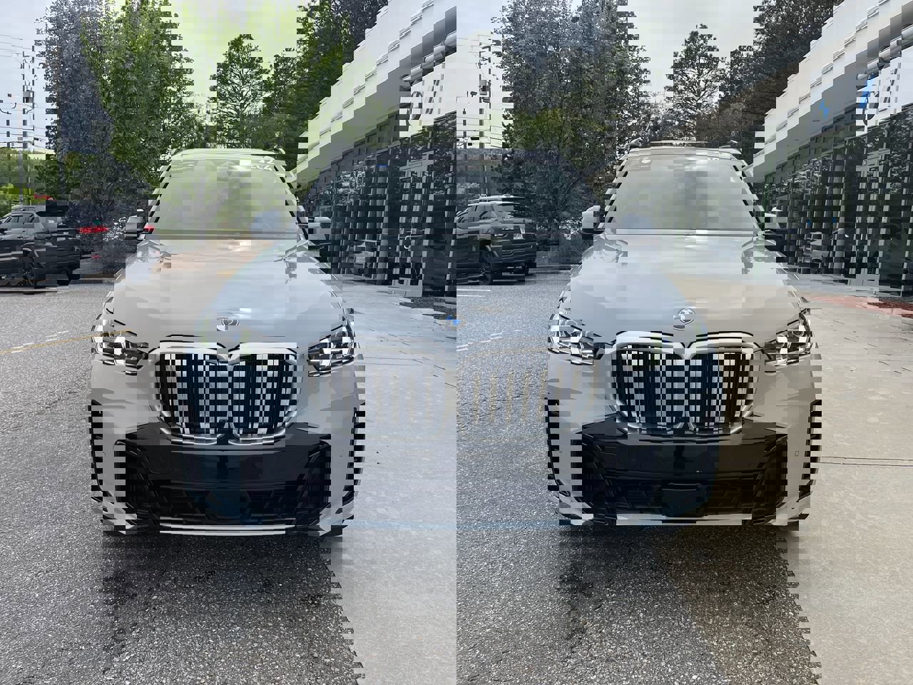 Certified 2024 BMW X5 xDrive40i w/ M Sport Package image 3