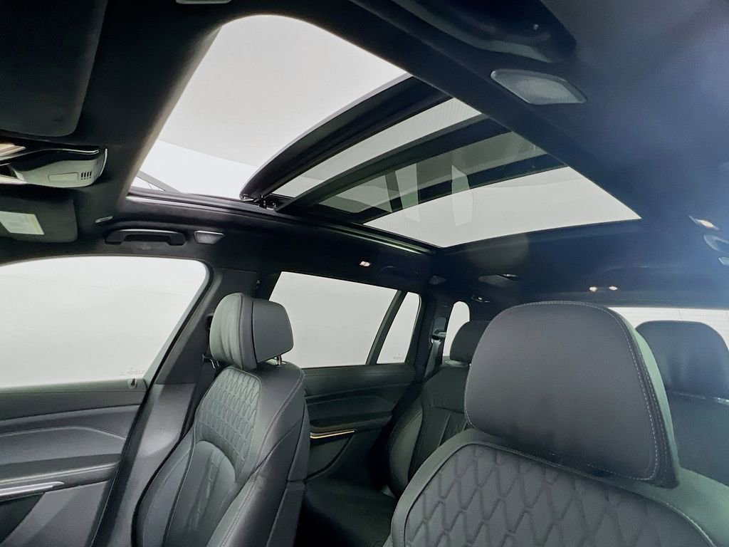 Used 2025 BMW X7 M60i image 23