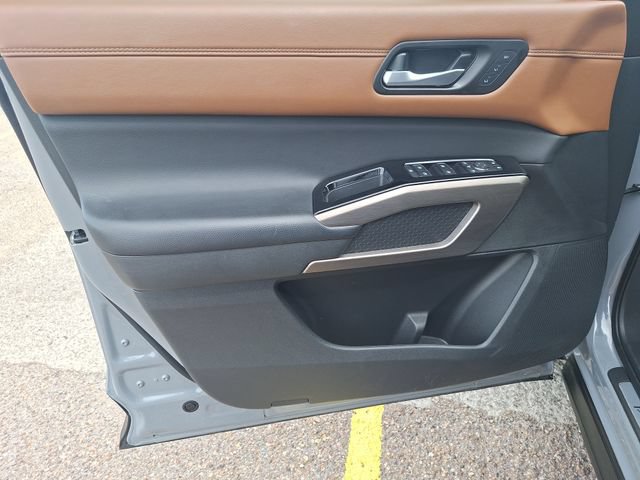 Certified 2025 Nissan Pathfinder Platinum AWD/4WD image 11