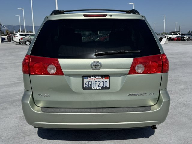 Used 2009 Toyota Sienna LE FWD image 4