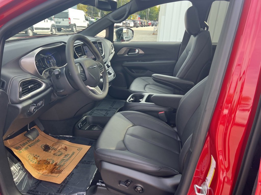 New 2026 Chrysler Pacifica Select image 46
