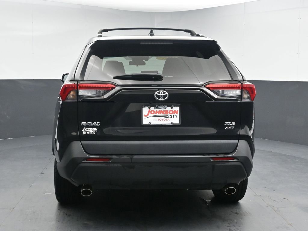 Used 2021 Toyota RAV4 XLE Premium AWD/4WD image 7