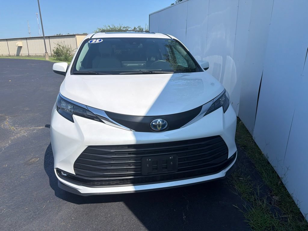 Certified 2025 Toyota Sienna XLE AWD/4WD image 13