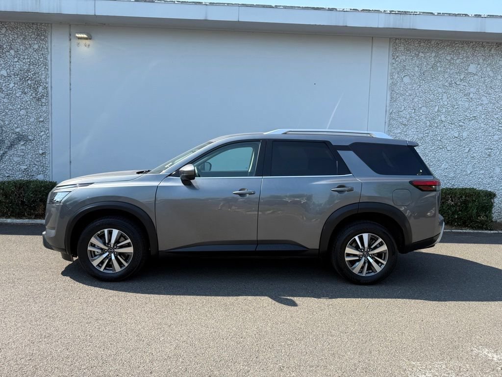 Certified 2025 Nissan Pathfinder SL AWD/4WD image 3