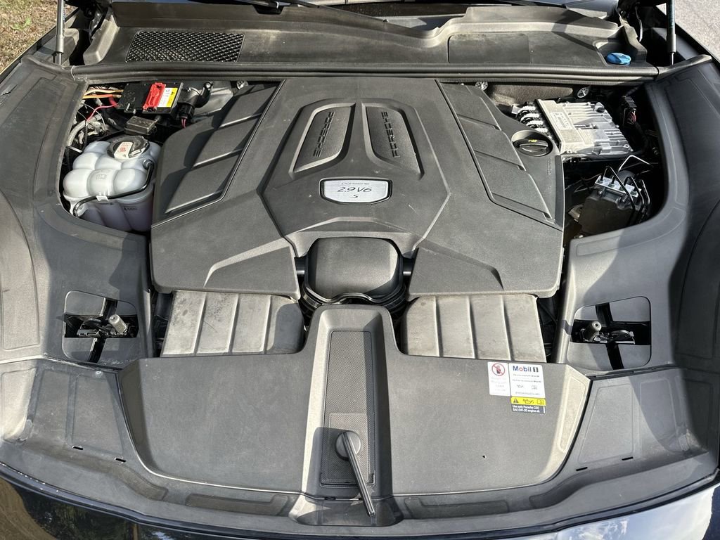 Used 2021 Porsche Cayenne S image 31