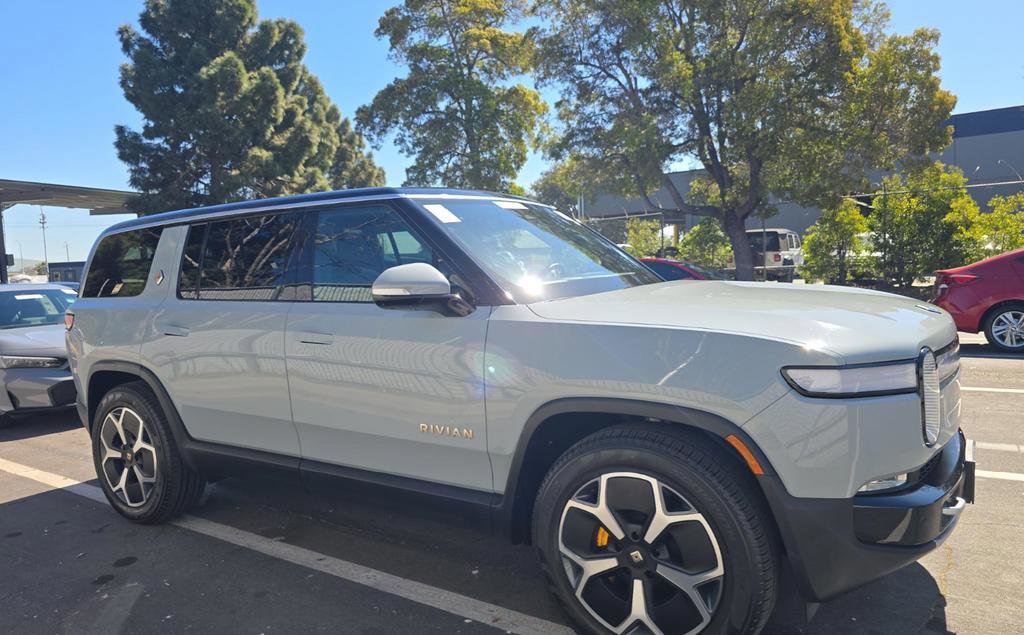 Used 2024 Rivian R1S Adventure image 3