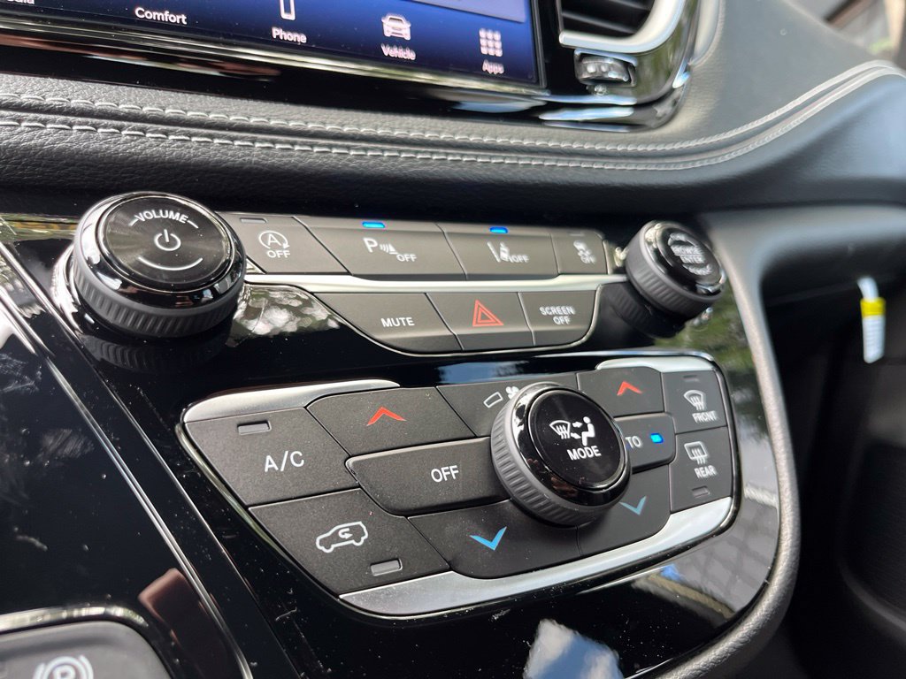 New 2027 Chrysler Pacifica Select FWD image 32