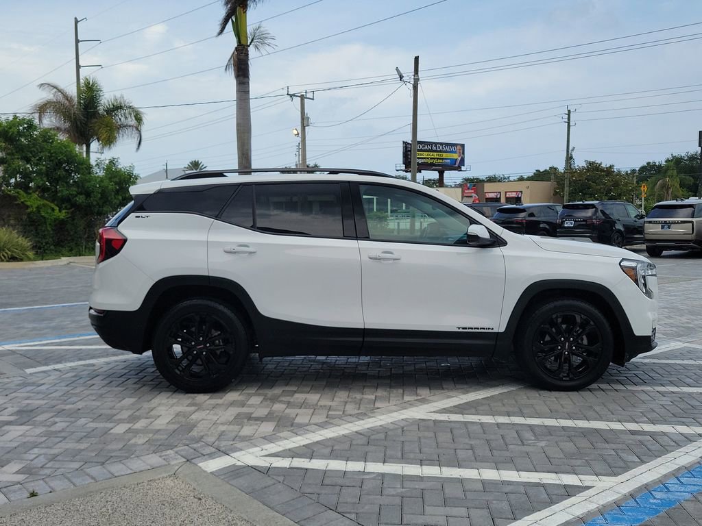 Used 2022 GMC Terrain SLT w/ Tech Package FWD image 6