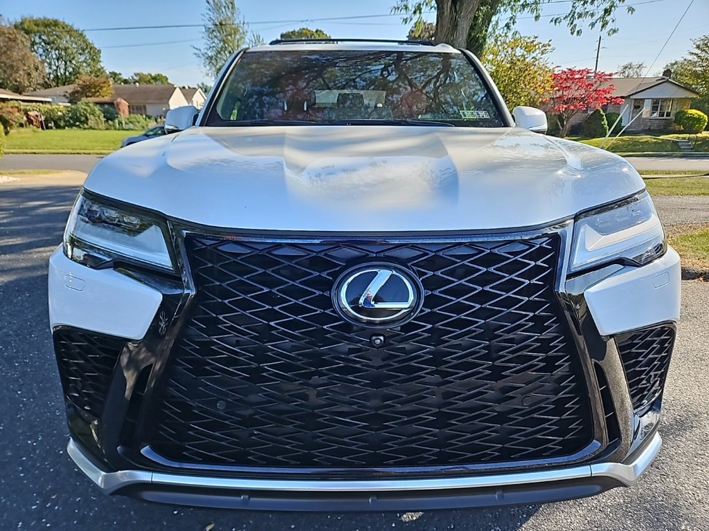 Used 2022 Lexus LX 600 F Sport image 2
