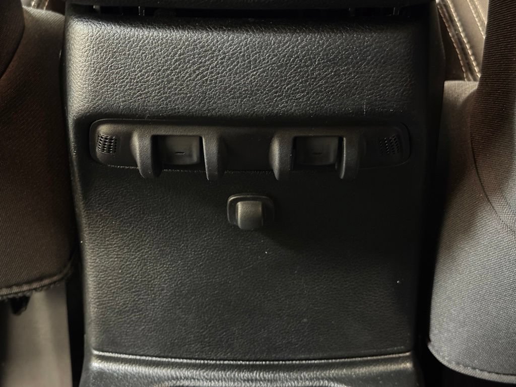 Used 2018 Jeep Wrangler Unlimited Sahara AWD/4WD image 13