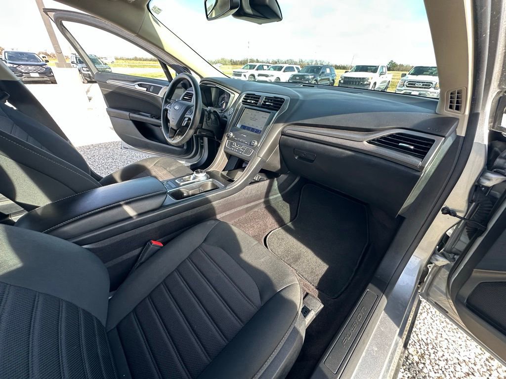 Used 2020 Ford Fusion SE image 31