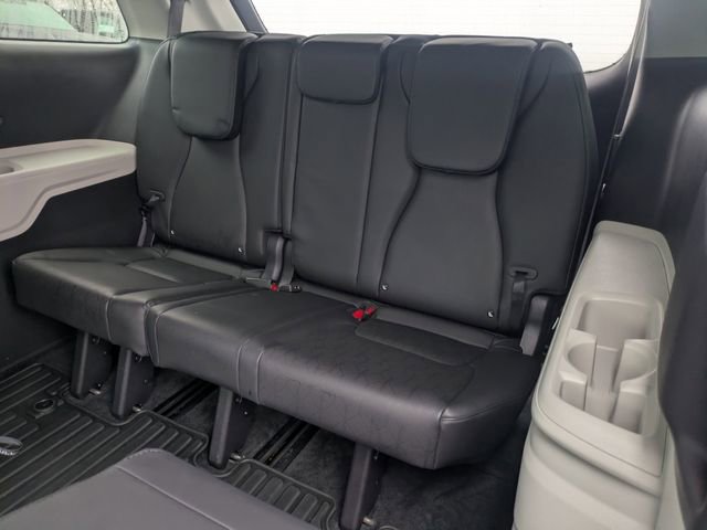 Used 2023 Kia Carnival LX image 14