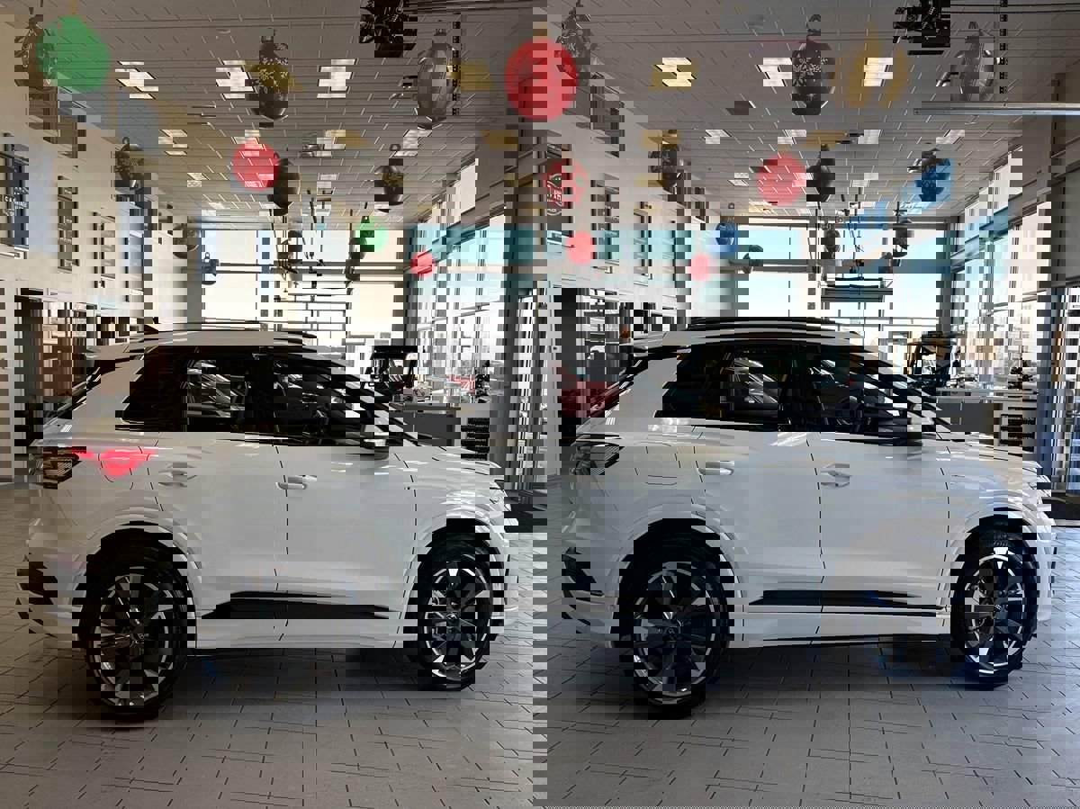 Used 2024 Audi Q4 e-tron Premium Plus w/ Premium Plus image 59