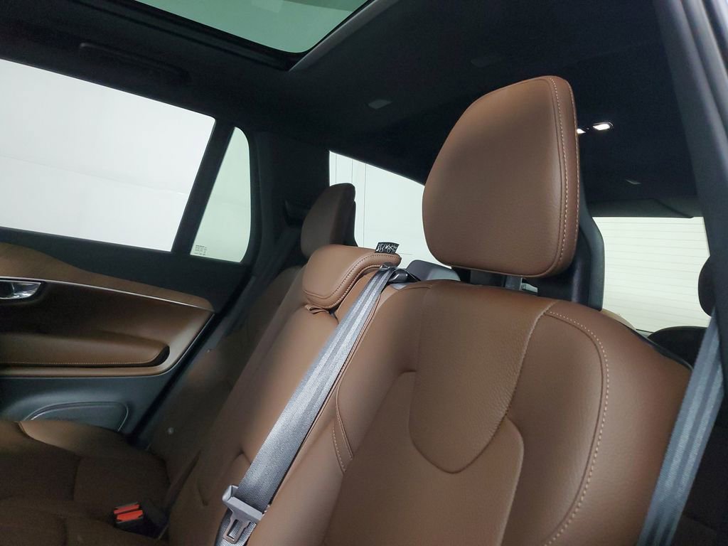 Certified 2025 Volvo XC90 B6 Plus w/ Protection Package AWD/4WD image 15