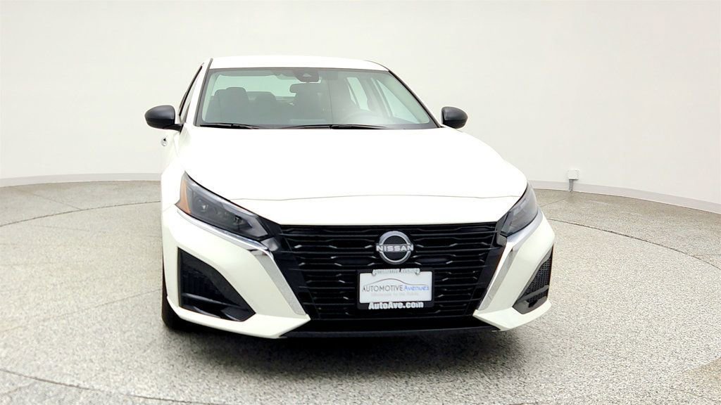 Used 2025 Nissan Altima 2.5 SV image 2