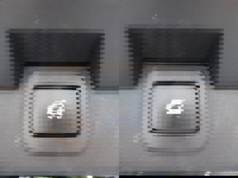 Used 2017 Land Rover Discovery HSE image 36