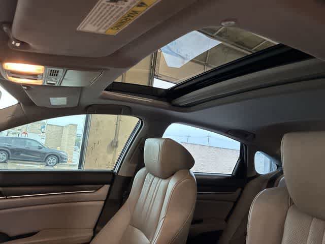 Used 2018 Honda Accord Touring image 20